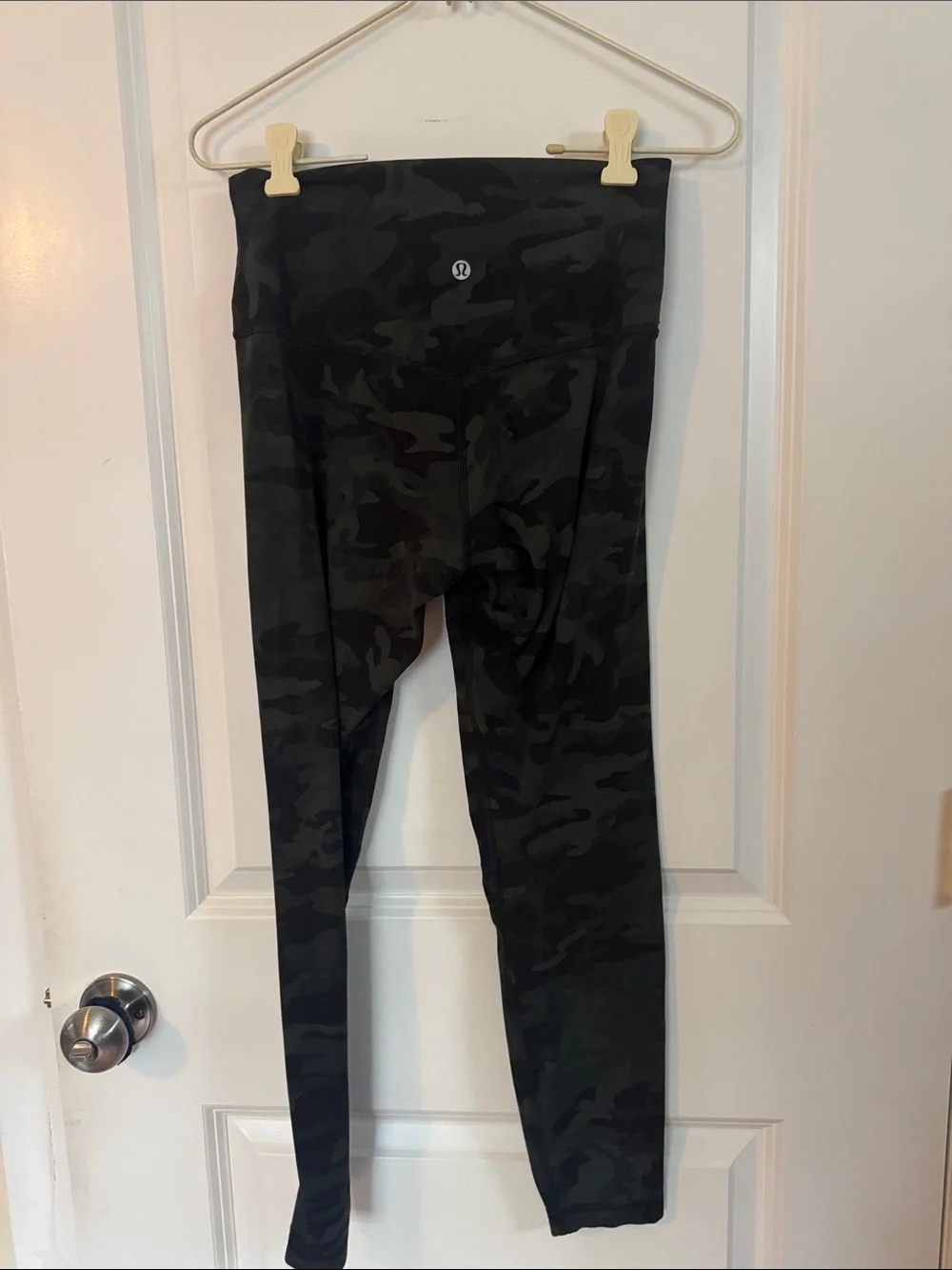 Lululemon army green black camo leggings size 6 - Picture 4 of 5